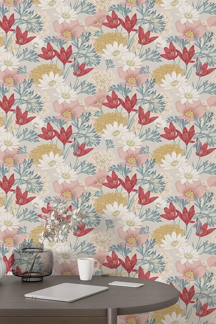 lilly-wallpaper-on-high-wall